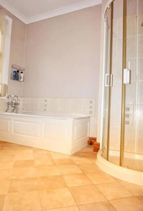 2 Bedroom Victorian Canal Side Terrace House. 海伯敦桥 外观 照片